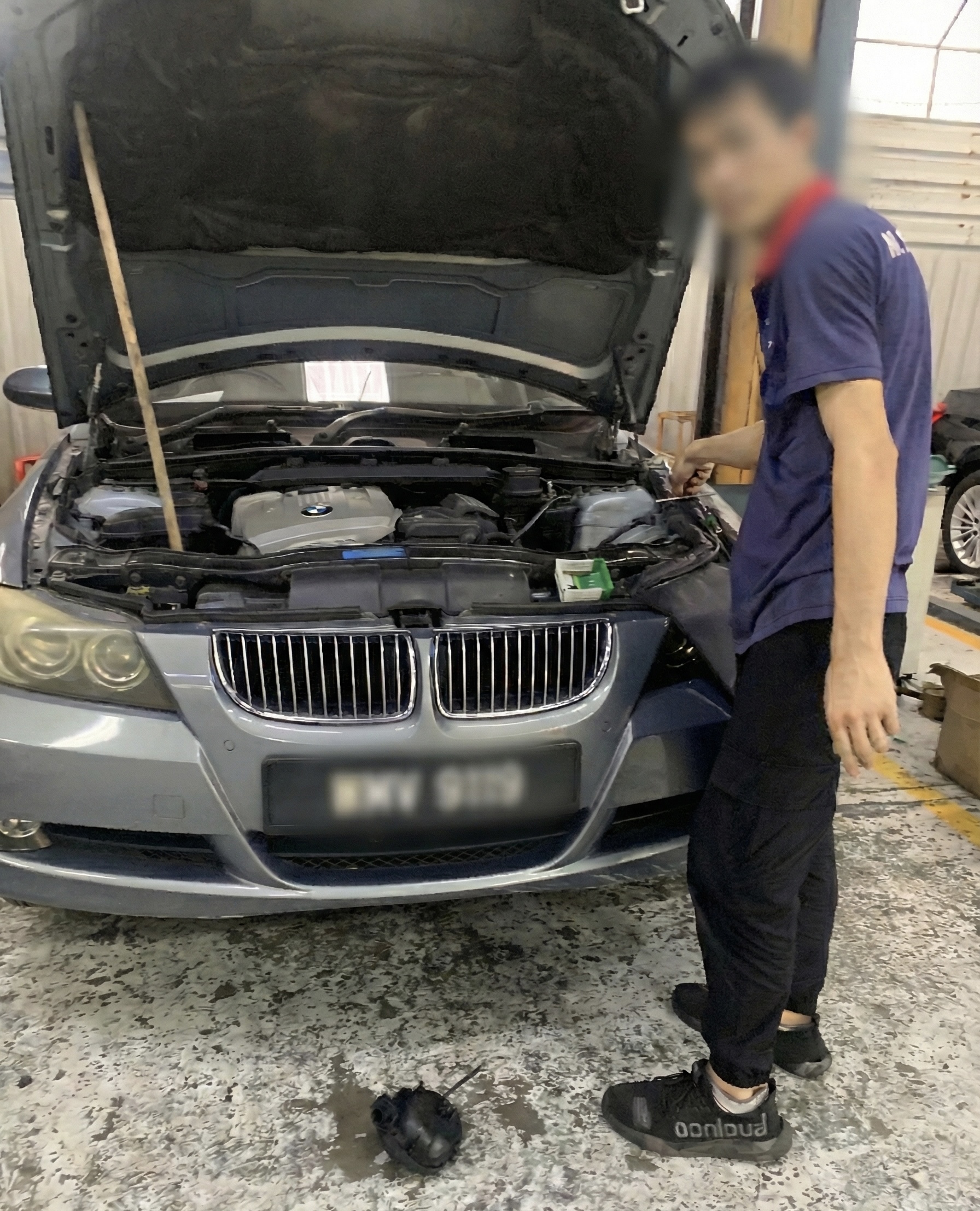 MS Motor mechanic diagnosing BMW E90 N46 engine misfire and ECU faults in Malaysia