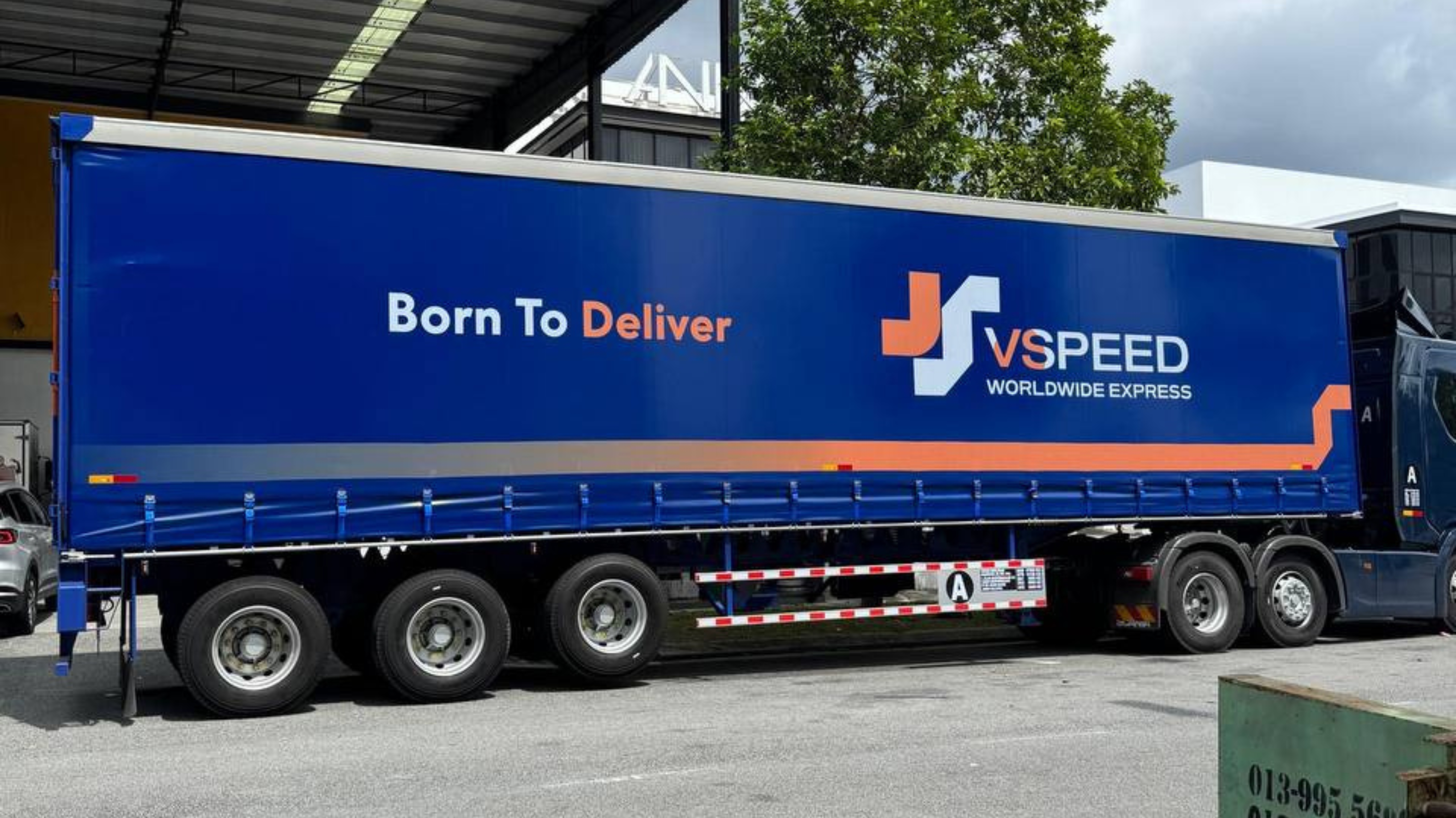 VSPEED FCL 综合方案是专为中国至马来西亚跨境贸易打造的一站式整柜物流服务。该方案深度整合了国际海运 (FCL Shipment)、自营海关申报 (Customs Brokerage)、港口直通仓储及末端自营车队派送，旨在解决大型 B2B 商家、批发商和电商卖家的供应链滞后痛点。