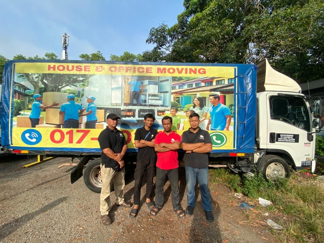 Let’s Move house and office moving lorry team photo 2
