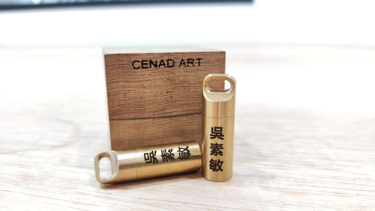 Custom metal pendant laser engraving with name marking